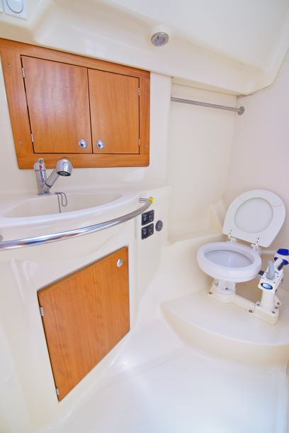 mydsailing batroom toilet segelyacht rosa